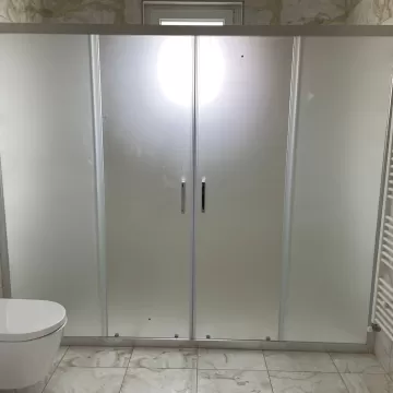 Виолина 4 Параван на лизгање 6мм стакло 